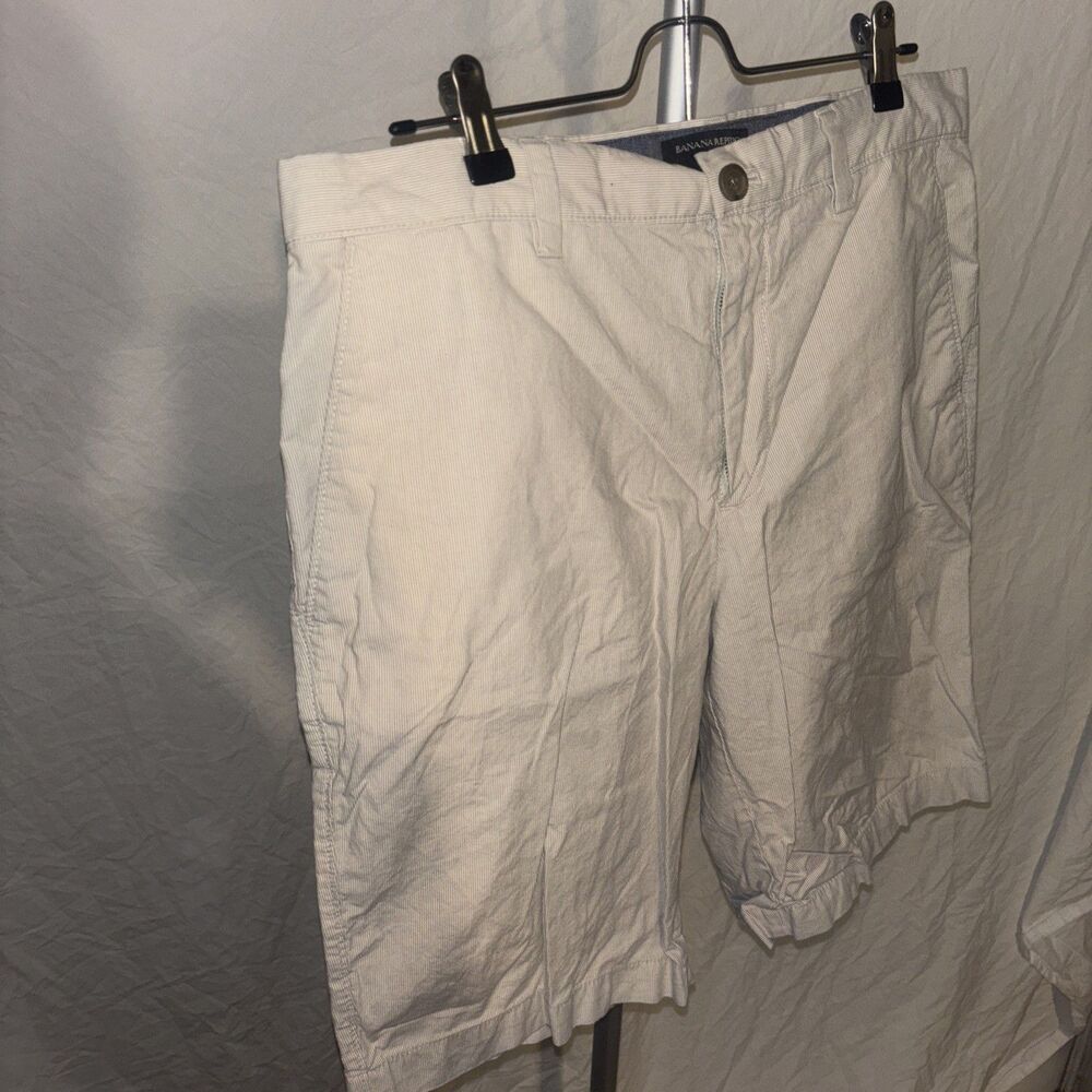 Banana Republic Men's Shorts Size 33